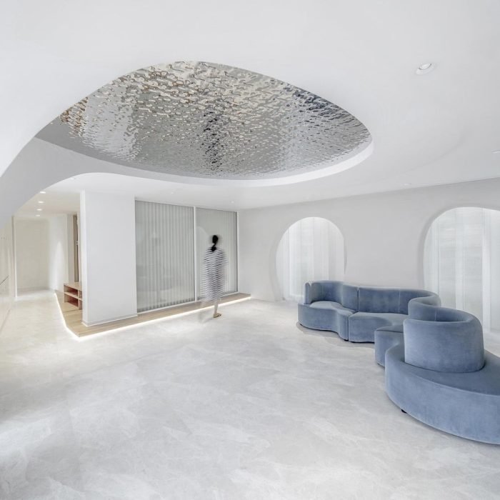 estructura arquitectónica curvilínea que ilustra la belleza y sofisticación de las formas curvas en el diseño moderno.
