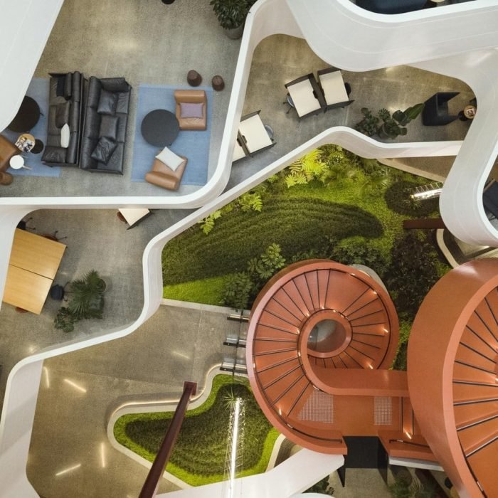 estructura arquitectónica curvilínea que ilustra la belleza y sofisticación de las formas curvas en el diseño moderno.