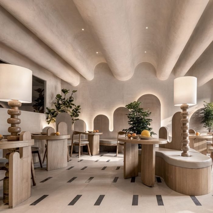 estructura arquitectónica curvilínea que ilustra la belleza y sofisticación de las formas curvas en el diseño moderno.