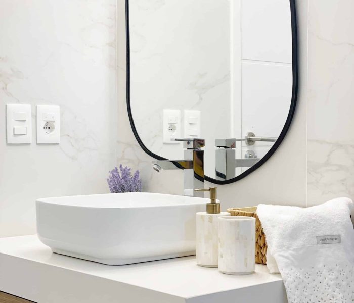 Baño José ignacio Proyecto de diseño de interiores de baño en José Ignacio, Playa La Juanita, realizado por Estudio Welfare. Este diseño de interiores y arquitectura en Uruguay combina materiales de alta calidad y un estilo contemporáneo, creando un espacio de baño elegante y funcional. Un ejemplo destacado del compromiso de Estudio Welfare con la excelencia en diseño de interiores en todo Uruguay.