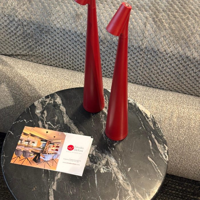 Diseño de dormitorio moderno y sofisticado por Estudio Welfare, interiorismo cálido con muebles de diseño, textiles naturales, arte y una paleta neutra. Proyecto en Montevideo.