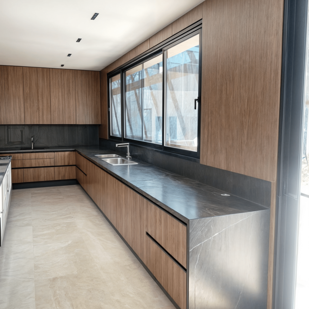 Diseño de cocina en Carmel Barrio Privado. Este proyecto de diseño de interiores de cocina combina elegancia y funcionalidad