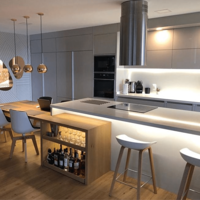Diseño de interiores en Montevideo: Estudio Welfare explora las diferencias entre diseño de interiores y decoración, destacando cómo cada disciplina contribuye a la creación de espacios funcionales y estéticos. Descubre cómo nuestros proyectos combinan estos enfoques para transformar cualquier ambiente