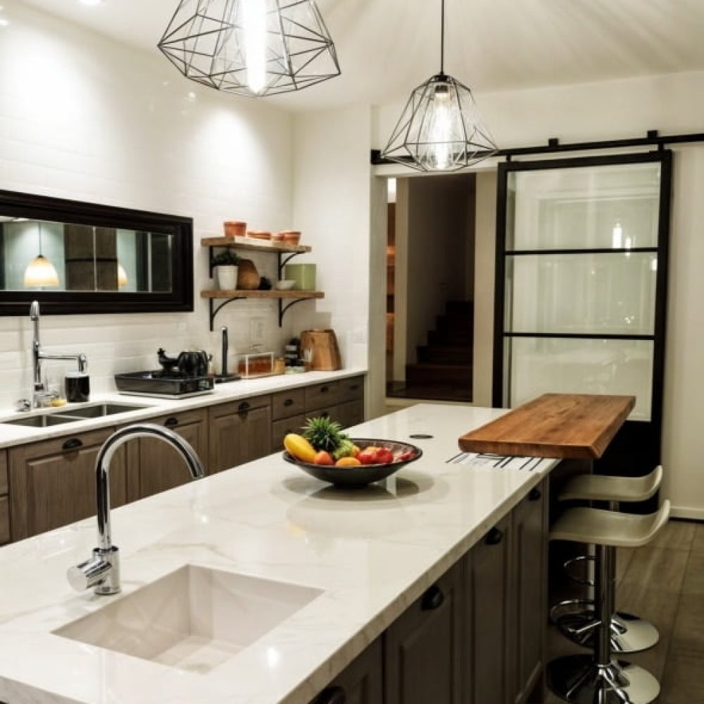 Proyecto de diseño de cocina estilo farm en La Tahona, un barrio cerrado en Canelones, Uruguay. Realizado por nuestro estudio de diseño y arquitectura, este diseño de interiores combina lo moderno y lo rústico en una cocina funcional. Un ejemplo destacado de diseño en barrios cerrados, cercano a Montevideo y Carrasco