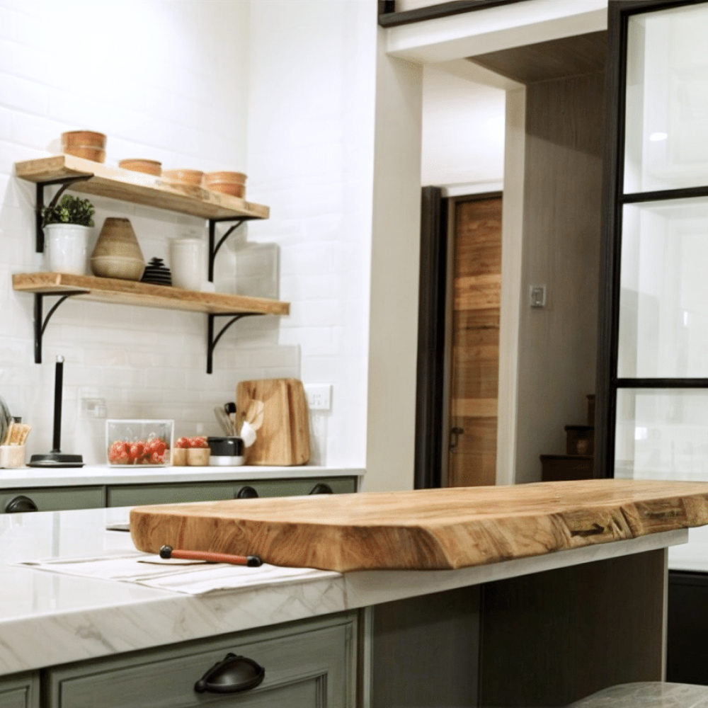Proyecto de diseño de cocina estilo farm en La Tahona, un barrio cerrado en Canelones, Uruguay. Realizado por nuestro estudio de diseño y arquitectura, este diseño de interiores combina lo moderno y lo rústico en una cocina funcional. Un ejemplo destacado de diseño en barrios cerrados, cercano a Montevideo y Carrasco